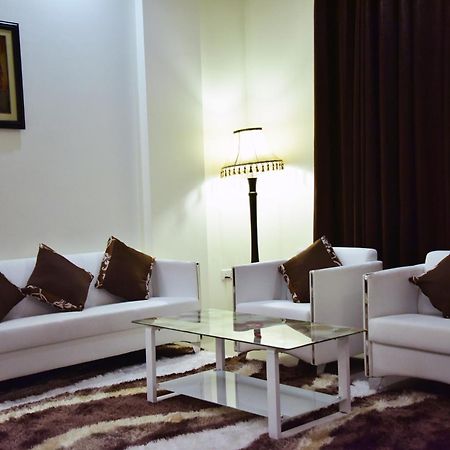 Hotel Blue Sapphire ดาร์เอสซาลาม ภายนอก รูปภาพ