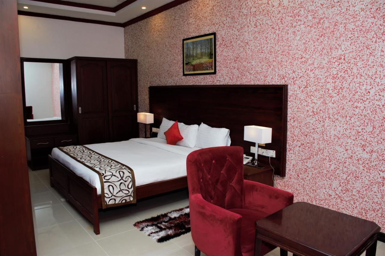 Hotel Blue Sapphire ดาร์เอสซาลาม ภายนอก รูปภาพ