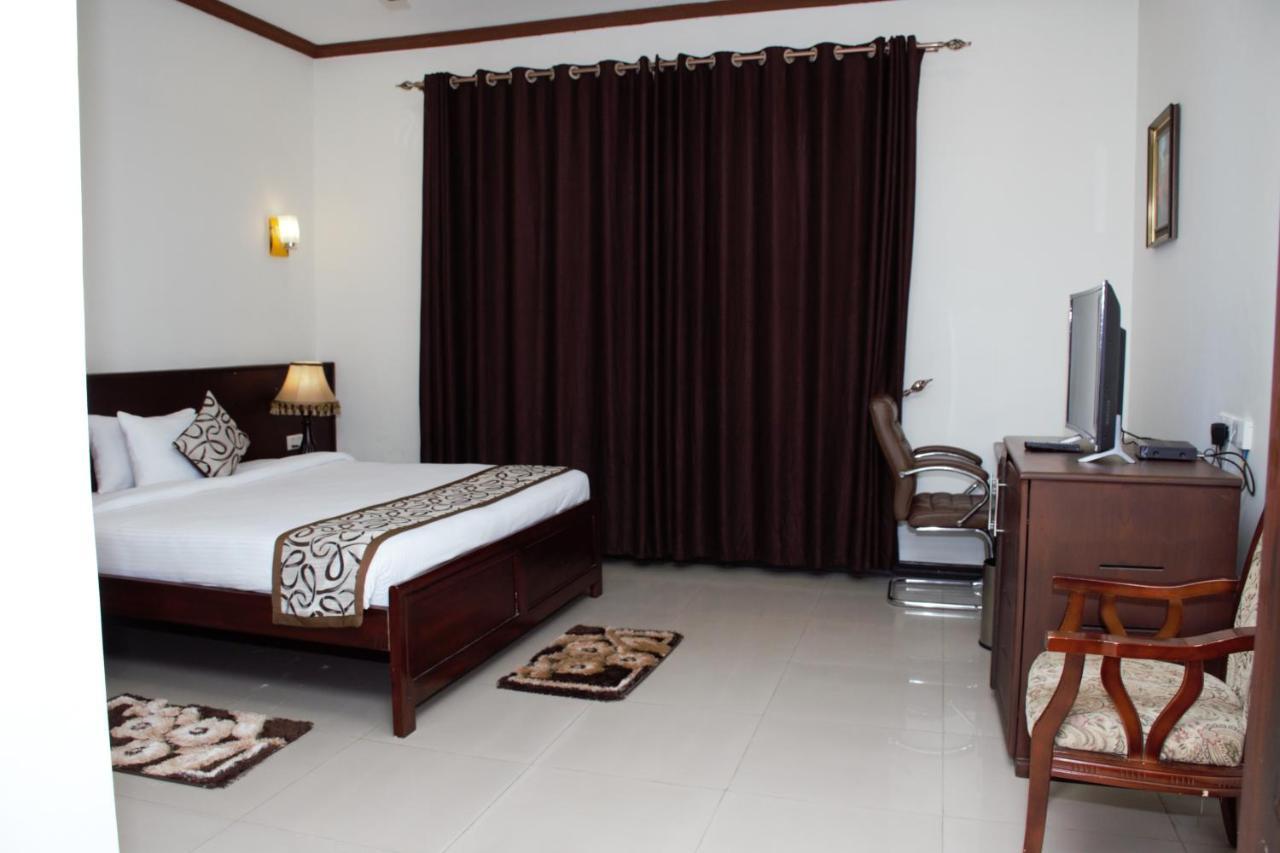 Hotel Blue Sapphire ดาร์เอสซาลาม ภายนอก รูปภาพ