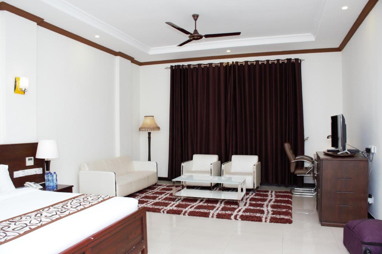 Hotel Blue Sapphire ดาร์เอสซาลาม ภายนอก รูปภาพ