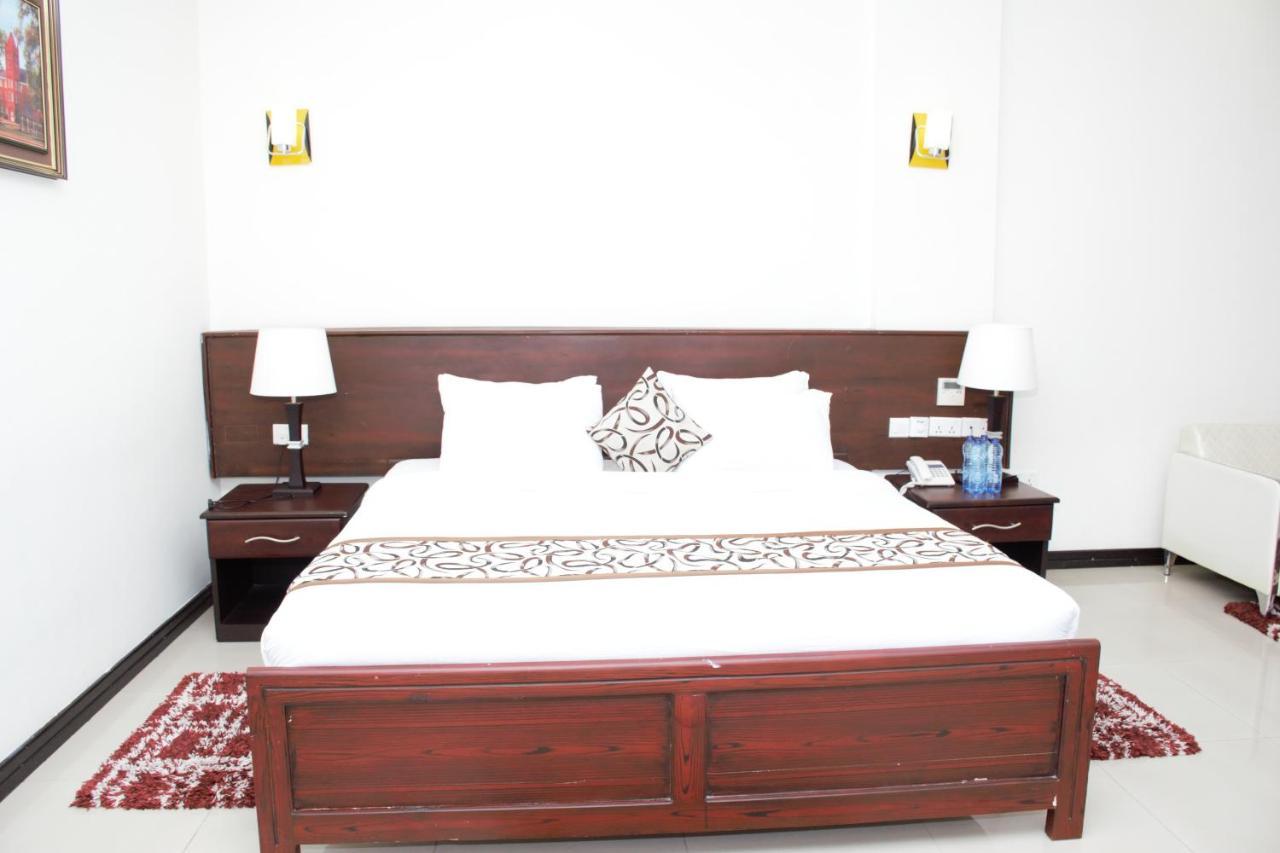 Hotel Blue Sapphire ดาร์เอสซาลาม ภายนอก รูปภาพ