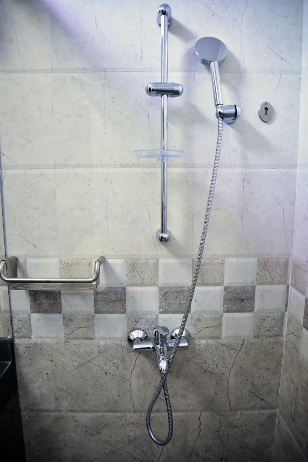 Hotel Blue Sapphire ดาร์เอสซาลาม ภายนอก รูปภาพ