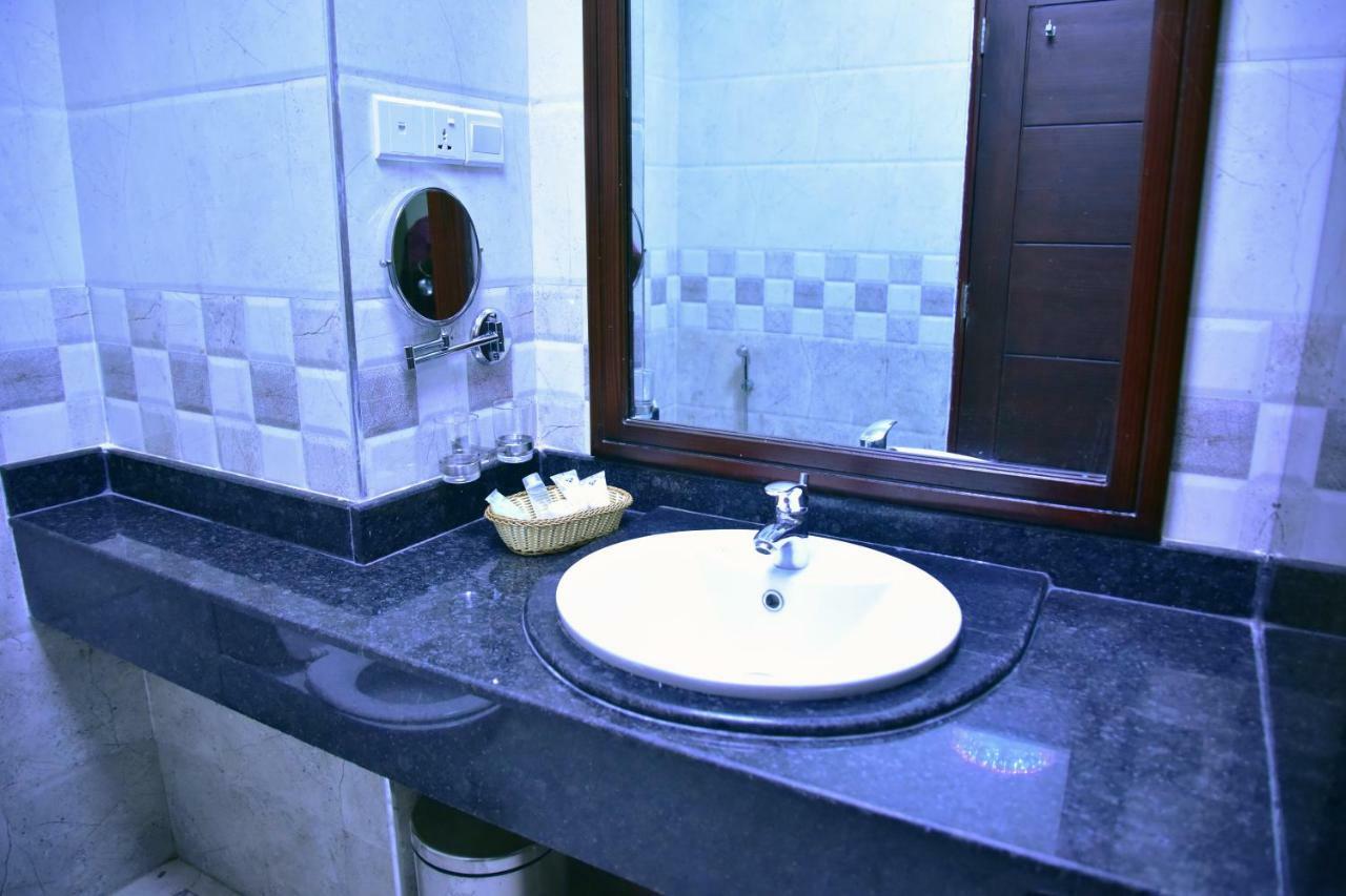 Hotel Blue Sapphire ดาร์เอสซาลาม ภายนอก รูปภาพ